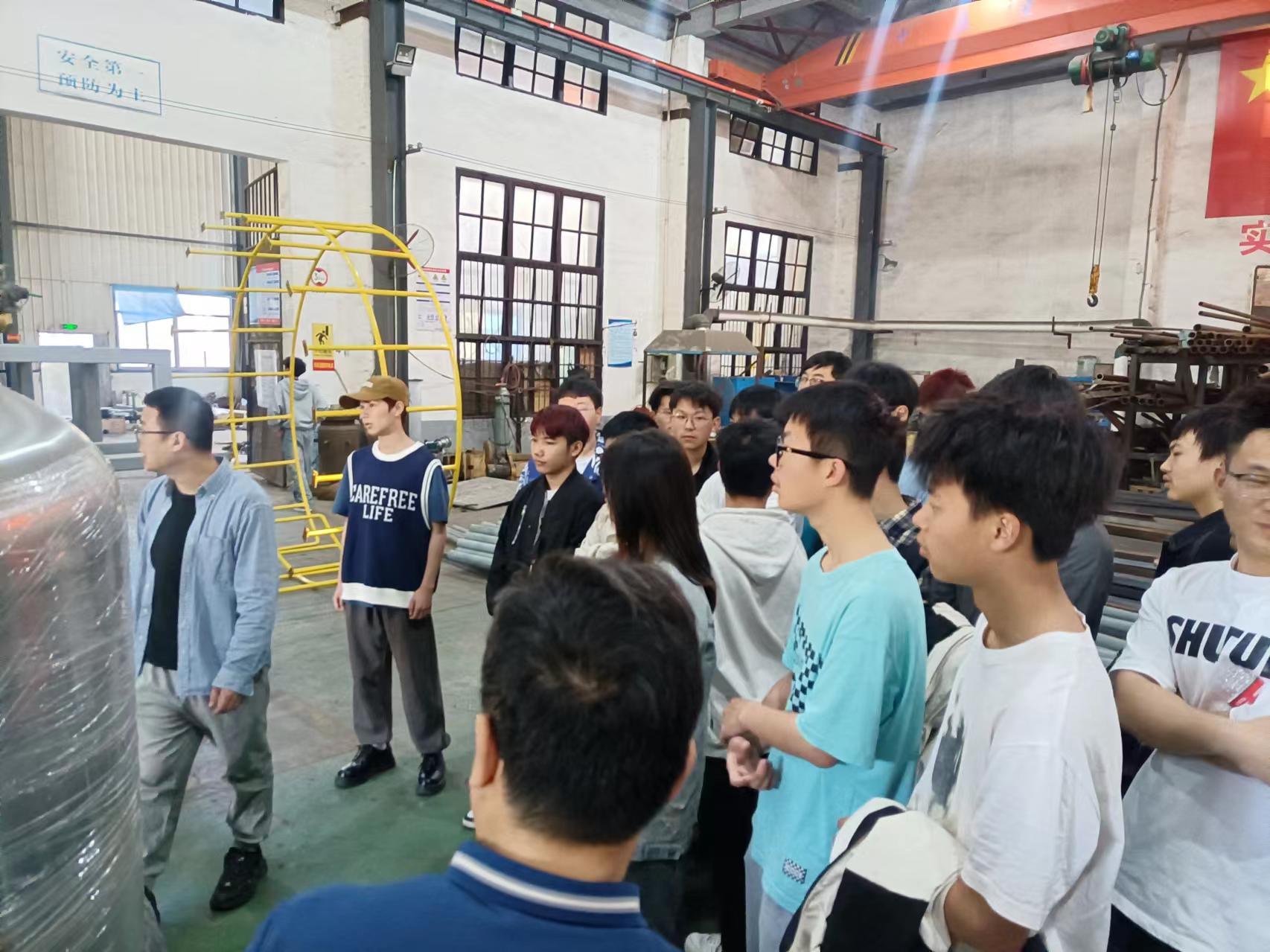 1711760910159328.jpg 3.29湖南工程學(xué)院自動化專業(yè)學(xué)生來我司認(rèn)識實(shí)習(xí)3.jpg